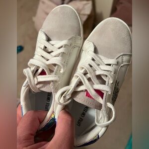 Little chicken sneaker like new